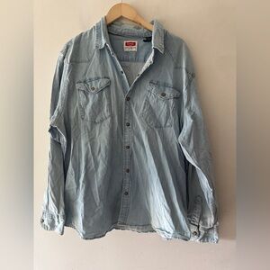 Wrangler Vintage Men’s Washed Denim Long Sleeve Snap Closure Button Down